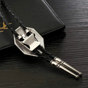 Bolo tie i läder med sexkantig ram och färgad sten
