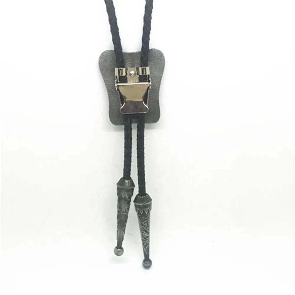 Bolo tie i rektangulär mörk metall med blommigt vintagemönster Mörkgrå