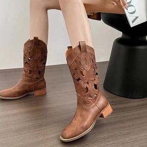 Cowboyboots med utskuren brodyr och stabil klack 4.5 cm