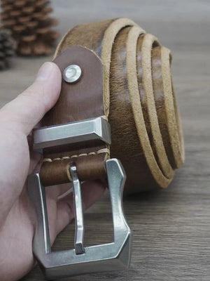 Westernbälte i tjockt kohudsläder med vintage-spänne
