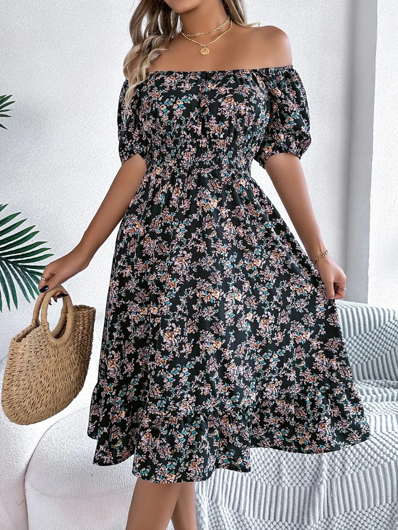 Blommig off-shoulder midiklänning