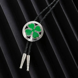 Bolo tie i  läder med grön fyrklöver Grön
