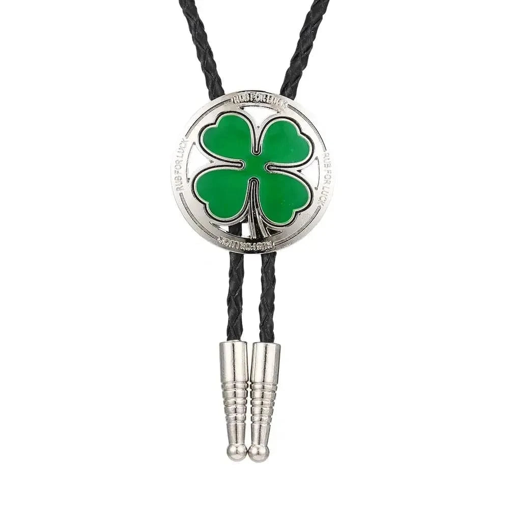Bolo tie i  läder med grön fyrklöver Grön