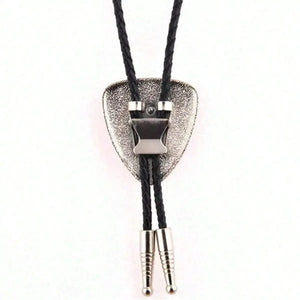 Bolo tie i läder med svart trekantig sten Svart
