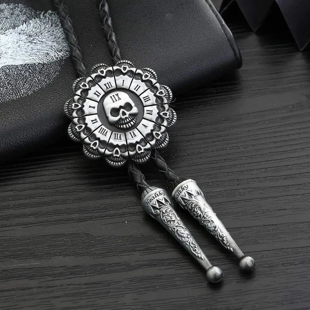 Bolo tie med dödskalle och solrosmönster Svart och silver