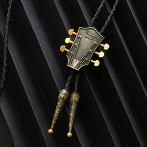 Bolo tie med gitarrhuvud i läder