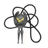 Bolo tie med hästsko och örn i guldmetall Mörksilver