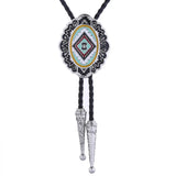 Bolo tie med ovalt hänge i färgglad tribaldesign Svart