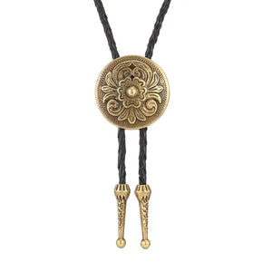 Bolo tie med rund medaljong och blomgravyr Guld