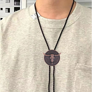 Bolo tie med tjurhuvud med långt horn