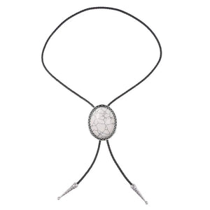 Bolo tie med vit marmormönstrad sten och flätat lädersnöre Vit