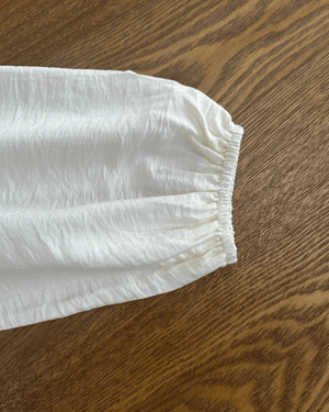 Broderad blus med blommor