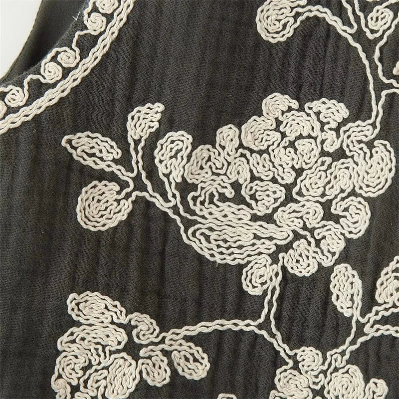 Broderad Dam Väst med Blommönster Svartvit Vintage Crop