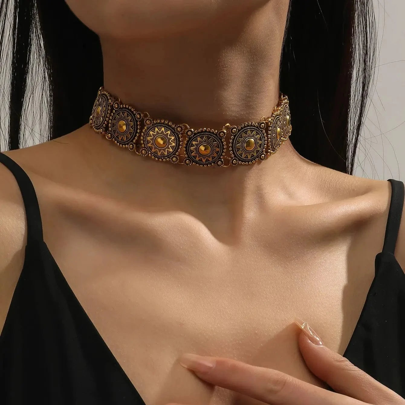 Choker-halsband med conchos i western stil Antik guld