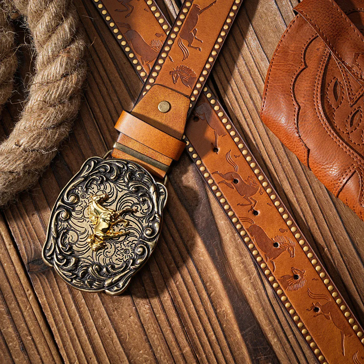 Cowboybälte skulpterad gyllene häst
