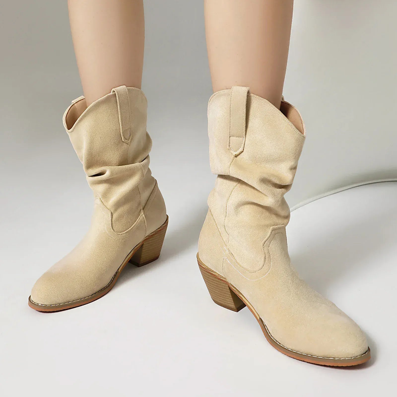 Cowboyboots i mjuk mocka med rynkad skaftdesign