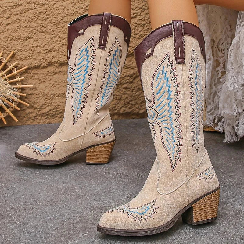 Cowboyboots i mjuk mockalook med snidad västerndetalj