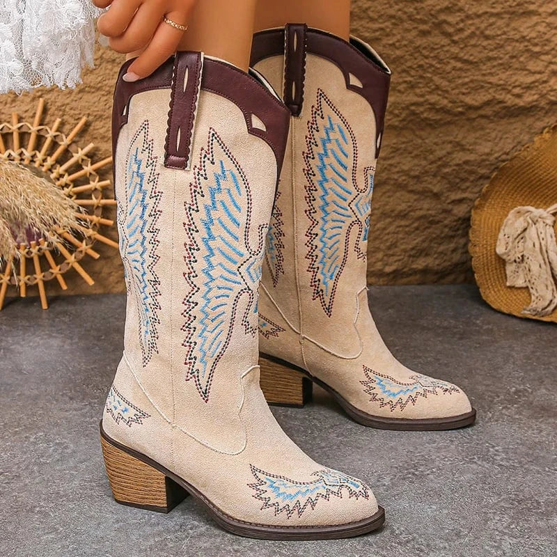 Cowboyboots i mjuk mockalook med snidad västerndetalj