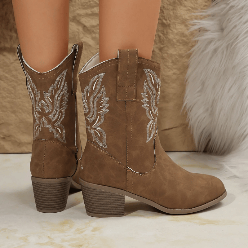 Cowboyboots med broderad design och kraftig klack