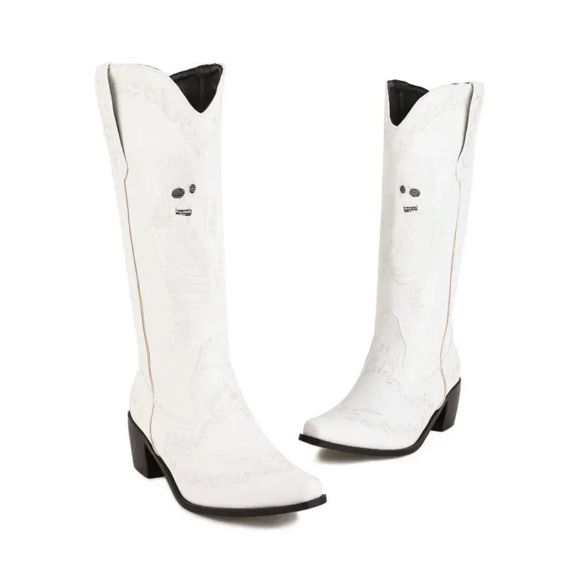 Cowboyboots med broderad skelettdesign och chunky klack