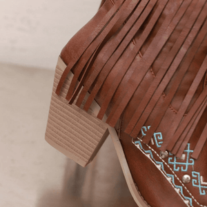 Cowboyboots med tofsar och broderad vintageinspirerad design