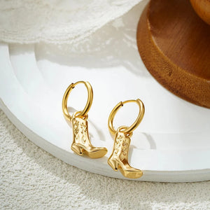 Hoops örhängen med cowboyboots Guld