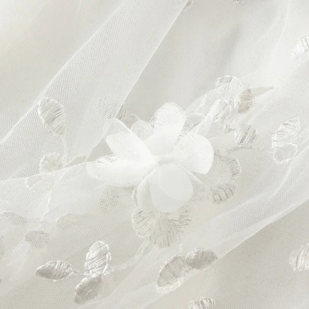 Lång tyllkjol med 3D-blombroderi