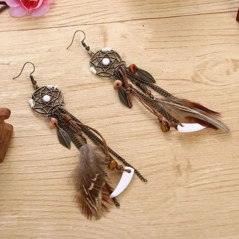 Långa drömfångare-örhängen med fjädrar Antikbrons