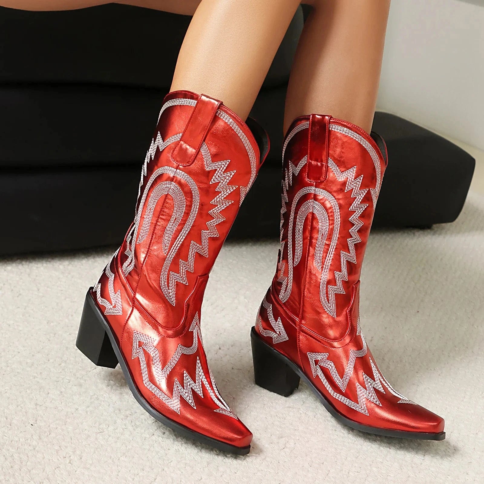 Metalliska Cowgirl Boots med Kontrastbrodyr