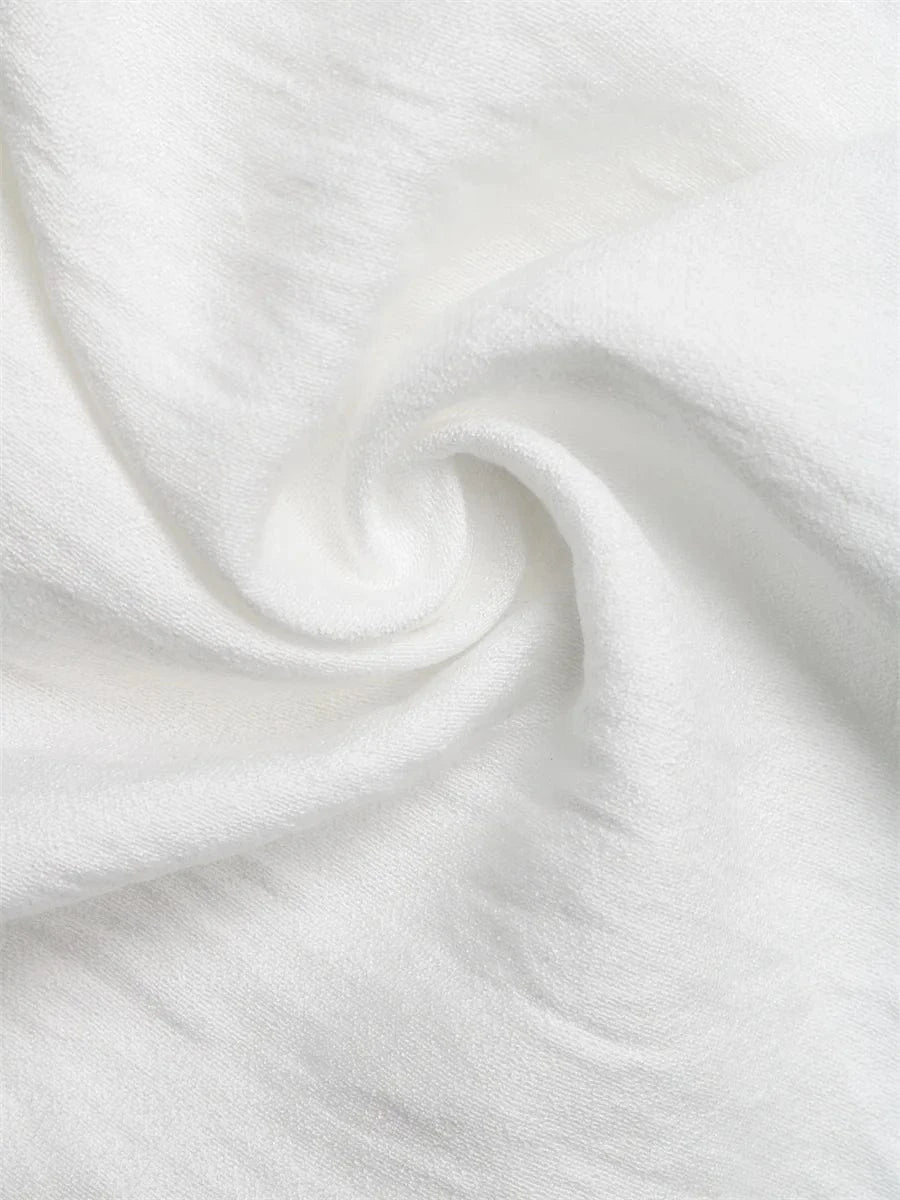Vit romantisk blus med plisserade detaljer